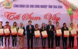 Chương tr&igrave;nh &ldquo;Tết sum vầy&rdquo;, 320 c&ocirc;ng nh&acirc;n lao động thuộc khu c&ocirc;ng nghiệp Nguyễn Đức Cảnh được nhận qu&agrave; tết.