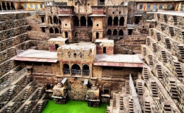 Độc đ&aacute;o c&ocirc;ng tr&igrave;nh giếng bậc thang ở Ấn Độ