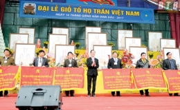 Vang m&atilde;i h&agrave;o kh&iacute; Đ&ocirc;ng A