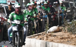 Grab thu ph&iacute; chờ qu&aacute; 5 ph&uacute;t