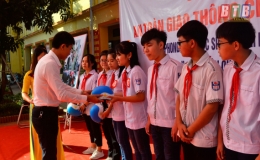 Hoạt động ngoại kh&oacute;a &ldquo;Phong c&aacute;ch học sinh th&agrave;nh phố với n&eacute;t đẹp văn ho&aacute; giao th&ocirc;ng&rdquo;