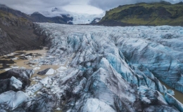 D&ograve;ng s&ocirc;ng băng m&agrave;u xanh lam kỳ ảo ở Iceland