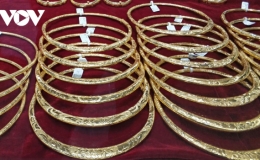 Gi&aacute; v&agrave;ng trong nước v&agrave; v&agrave;ng thế giới đồng loạt lao dốc