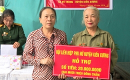 Kh&aacute;nh th&agrave;nh nh&agrave; t&igrave;nh nghĩa cho b&agrave; Nguyễn Thị Thủy, th&ocirc;n 7B, x&atilde; Vũ Trung