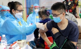 Bộ Y tế: Kết hợp ti&ecirc;m vaccine Covid-19 v&agrave; cấp căn cước c&ocirc;ng d&acirc;n