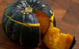 C&aacute;ch l&agrave;m b&aacute;nh trứng b&iacute; ng&ocirc; cho đ&ecirc;m Halloween