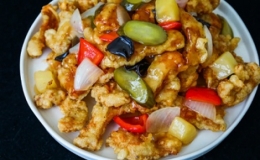 M&oacute;n thịt heo chi&ecirc;n sốt chua ngọt kiểu H&agrave;n Quốc