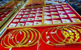 Cập nhật gi&aacute; v&agrave;ng s&aacute;ng 31.10: V&agrave;ng thế giới đối diện nguy cơ tụt dốc