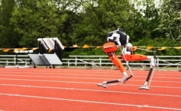 Robot ph&aacute; vỡ kỷ lục chạy 100m thế giới