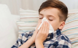 Triệu chứng c&uacute;m A kh&aacute;c c&uacute;m thường, cảm lạnh, Covid thế n&agrave;o