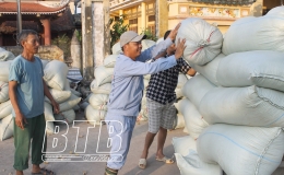 Gia đ&igrave;nh anh Cường: Đam m&ecirc; cấy l&uacute;a