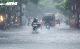 Mưa lớn ở miền Trung k&eacute;o d&agrave;i v&agrave; phức tạp, miền Bắc li&ecirc;n tiếp đ&oacute;n mưa d&ocirc;ng