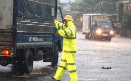 Mưa xối xả ở miền Trung khi n&agrave;o giảm?