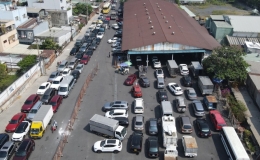 Nguy cơ qu&aacute; tải đăng kiểm &ocirc;t&ocirc; cuối năm