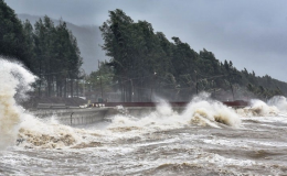 Tin dự b&aacute;o gi&oacute; mạnh, s&oacute;ng lớn tr&ecirc;n biển 
