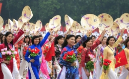 T&ocirc;n vinh 293 Chủ tịch Hội Phụ nữ cơ sở giỏi to&agrave;n quốc