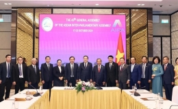 Chủ tịch Quốc hội Trần Thanh Mẫn tiếp Chủ tịch Hội Hữu nghị L&agrave;o-Việt Nam v&agrave; Ph&oacute; Chủ tịch Trung ương Mặt trận L&agrave;o x&acirc;y dựng đất nước