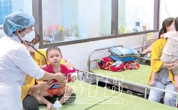 Gia tăng trẻ nhập viện do mắc vi&ecirc;m m&agrave;ng n&atilde;o