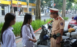 Mở đợt cao điểm xử l&yacute; nghi&ecirc;m học sinh v&agrave; phụ huynh vi phạm giao th&ocirc;ng