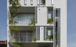 Nh&agrave; 6 tầng b&ecirc;n ngo&agrave;i th&ocirc; cứng, b&ecirc;n trong nhẹ nh&agrave;ng