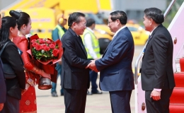 Thủ tướng Phạm Minh Ch&iacute;nh tới thủ đ&ocirc; Vi&ecirc;ng Chăn bắt đầu tham dự Hội nghị Cấp cao ASEAN lần thứ 44 v&agrave; 45