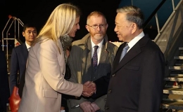 Tổng B&iacute; thư, Chủ tịch nước T&ocirc; L&acirc;m đến Dublin bắt đầu thăm cấp Nh&agrave; nước Ireland