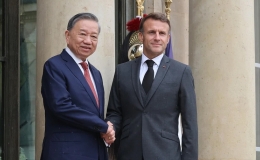 Tổng B&iacute; thư, Chủ tịch nước T&ocirc; L&acirc;m v&agrave; Tổng thống Ph&aacute;p Emmanuel Macron gặp gỡ b&aacute;o ch&iacute; trước hội đ&agrave;m