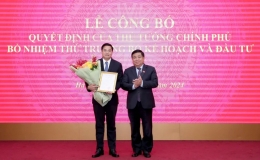 Trao quyết định bổ nhiệm Thứ trưởng Kế hoạch v&agrave; Đầu tư cho đồng ch&iacute; Nguyễn Đức T&acirc;m