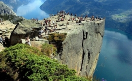 Sững sờ trước những 'thi&ecirc;n đường mặt đất'