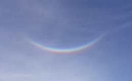 Cầu vồng lộn ngược hiếm thấy g&acirc;y &ldquo;sốt&rdquo; ở Anh