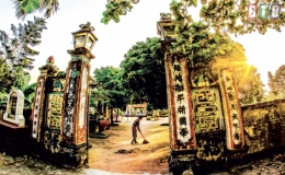 Đựng cả nắng mưa