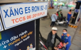 Gi&aacute; xăng tiếp tục giảm mạnh