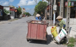 Hội Phụ nữ huyện Tiền Hải : Gắn 183 biển đoạn đường phụ nữ tự quản vệ sinh m&ocirc;i trường