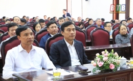 Đồng ch&iacute; Đặng Trọng Thăng, Ph&oacute; B&iacute; thư Tỉnh ủy, Chủ tịch UBND tỉnh tiếp x&uacute;c cử tri tại th&agrave;nh phố Th&aacute;i B&igrave;nh