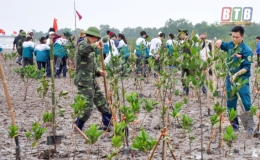 Tuổi trẻ Thụy Xu&acirc;n chung tay l&agrave;m sạch m&ocirc;i trường biển