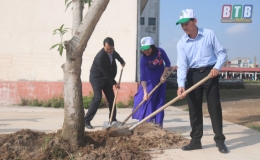 Lễ ra qu&acirc;n hưởng ứng Chiến dịch L&agrave;m cho thế giới sạch hơn