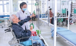 Ph&aacute;t huy vai tr&ograve; của đ&ocirc;ng y chăm s&oacute;c sức khỏe nh&acirc;n d&acirc;n