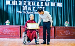 Qu&agrave; của Đảng t&ocirc;i xin tặng đồng b&agrave;o miền Trung