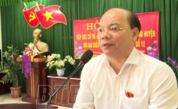 Tiếp x&uacute;c cử tri tại huyện Kiến Xương 