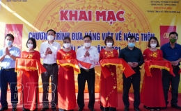 Đưa h&agrave;ng Việt về n&ocirc;ng th&ocirc;n tại huyện Đ&ocirc;ng Hưng