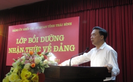 Hơn 100 học vi&ecirc;n tham gia lớp bồi dưỡng nhận thức về Đảng