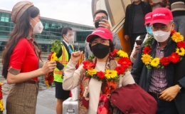 Ph&uacute; Quốc đ&oacute;n đo&agrave;n du kh&aacute;ch quốc tế hộ chiếu vaccine đầu ti&ecirc;n