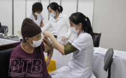 Tổ chức ti&ecirc;m hơn 52.500 liều vắc-xin phòng Covid-19 đợt 21