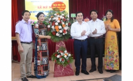 Đồng ch&iacute; Nguyễn Tiến Th&agrave;nh, Ph&oacute; B&iacute; thư thường trực Tỉnh ủy, Chủ tịch HĐND tỉnh đến thăm v&agrave; ch&uacute;c mừng Trường THPT Nguyễn Tr&atilde;i