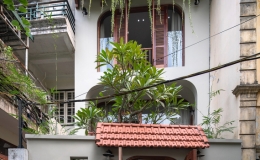 Nh&agrave; ba v&ograve;m giống hầm tr&uacute; ẩn