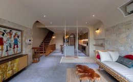 Nh&agrave; ba v&ograve;m giống hầm tr&uacute; ẩn