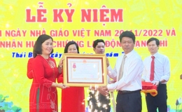 Trường Tiểu học L&ecirc; Hồng Phong: Đ&oacute;n nhận Hu&acirc;n chương Lao động hạng Nh&igrave;