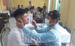 Ban Chỉ huy Qu&acirc;n sự huyện Đ&ocirc;ng Hưng: Phối hợp tổ chức kh&aacute;m tuyển phi c&ocirc;ng l&aacute;i m&aacute;y bay qu&acirc;n sự 