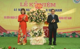 Đồng ch&iacute; Nguyễn Tiến Th&agrave;nh, Ph&oacute; B&iacute; thư thường trực Tỉnh ủy, Chủ tịch HĐND tỉnh ch&uacute;c mừng Trường THPT Bắc Duy&ecirc;n H&agrave; nh&acirc;n kỷ niệm ng&agrave;y Nh&agrave; gi&aacute;o Việt Nam