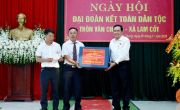 Đồng ch&iacute; Trần Thanh Mẫn dự Ng&agrave;y hội Đại đo&agrave;n kết to&agrave;n d&acirc;n tộc tại Bắc Giang